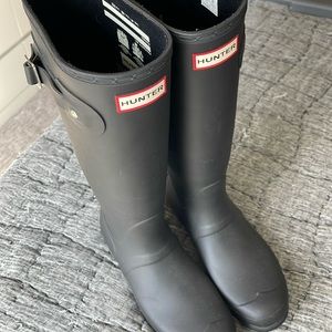 Tall hunter boots